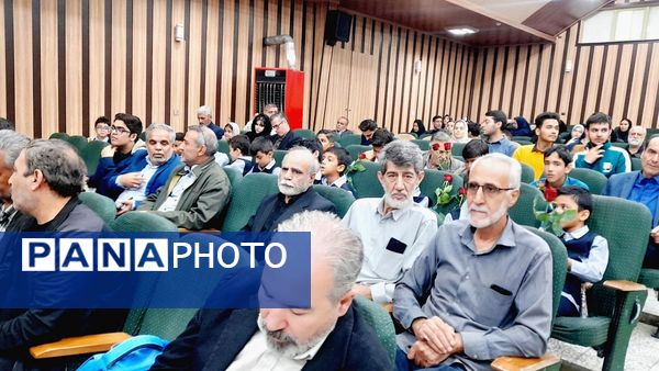 مراسم تجلیل از دانش‌آموزان ممتاز مدارس شاهد استان البرز