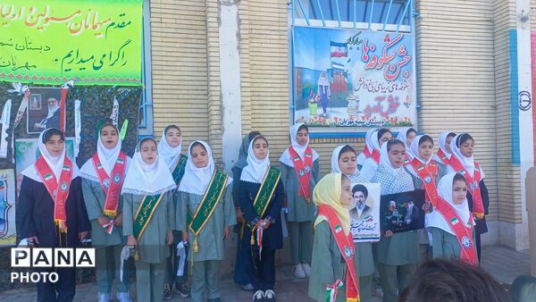شور و شوق کودکانه‌ی شکوفه‌ها در مهربان