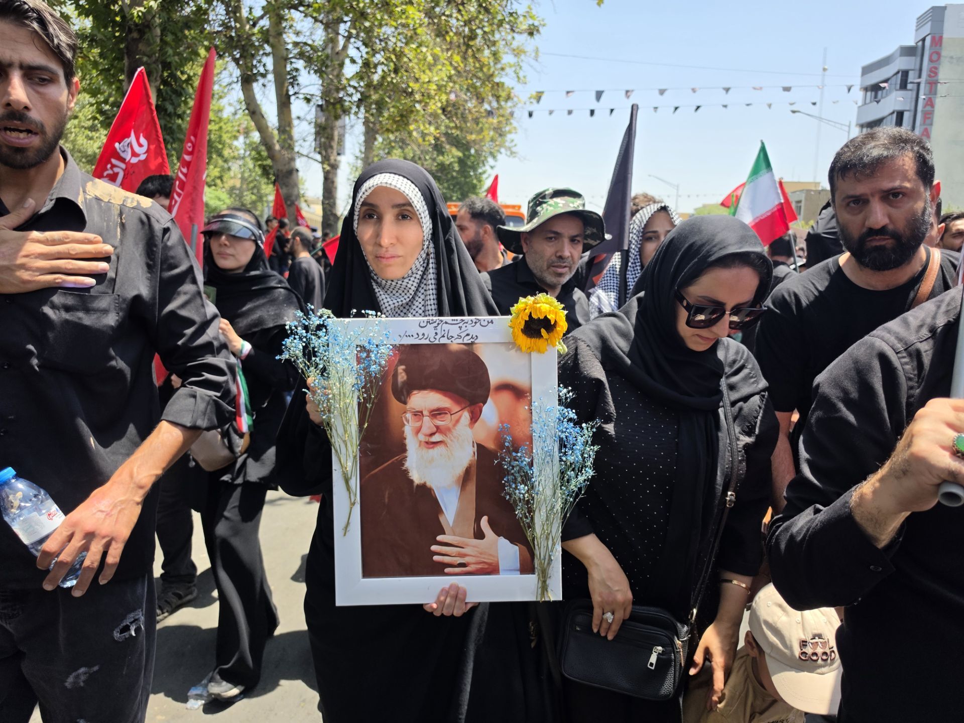 قاب هایی از لحظات وداع با آقای شهید