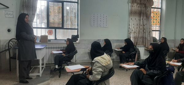 حوزه امتحانی در دبیرستان نمونه شهید محمدی پور خلیل آباد 