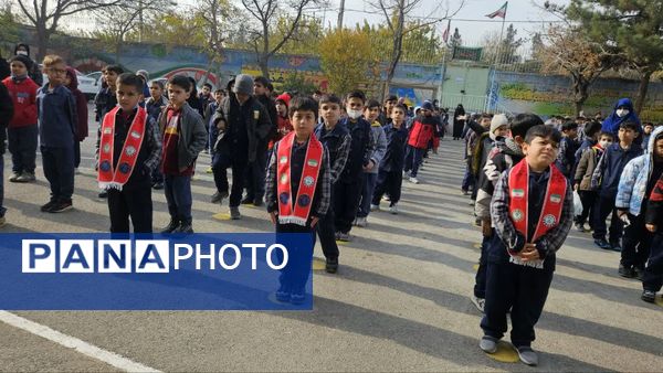 مانور زلزله در دبستان شهید رحیمی ناحیه۱