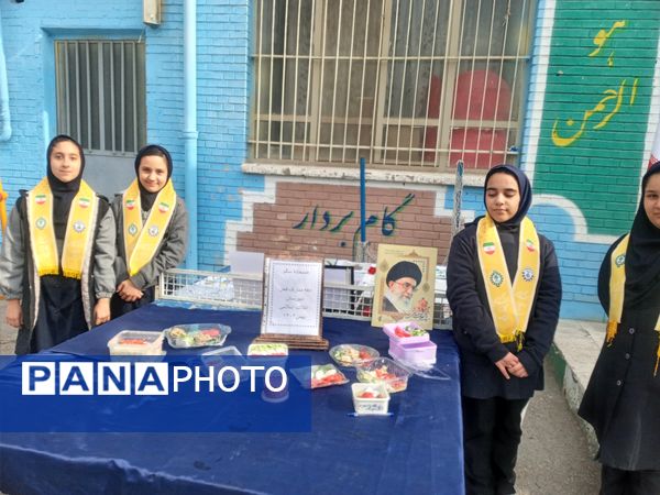 بازارچه به مناسبت دهه فجر در دبیرستان دخترانه انقلاب اسلامی 