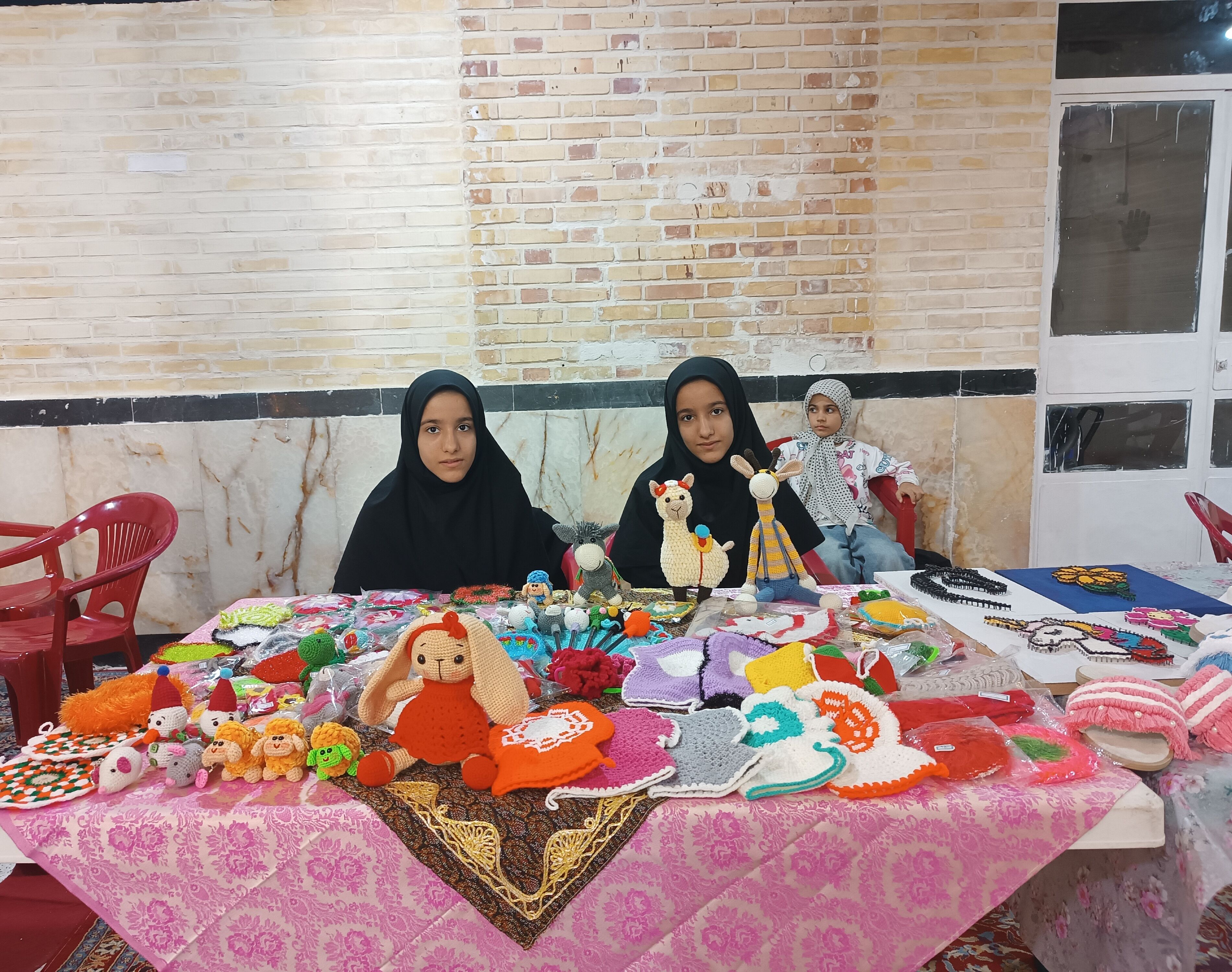 برپایی بازارچه کسب و کار دانش‌آموزی مدرسه توسلی بهاباد
