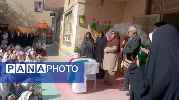 جشن دهه انقلاب و زنگ حماسه آفرینی انقلاب در دبستان شطیطه ۲