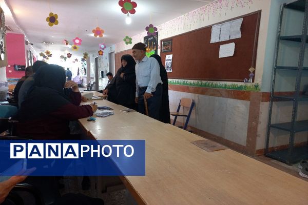 مشارکت حداکثری مردم شهیدپرور شهر تیتکانلو بخش خبوشان پای صندوق‌های رأی 