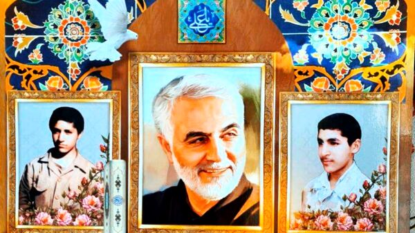 خانواده شهدا پای صندوق‌های رأی حضور پیدا کردند