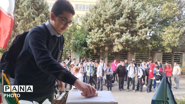 جشن عاطفه‌ها در مدرسه شهید باهنر۵ نظرآباد