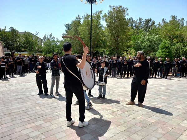 حضور دانش‌آموزان و فرهنگیان تربت‌جامی در عزاداری اربعین حسینی