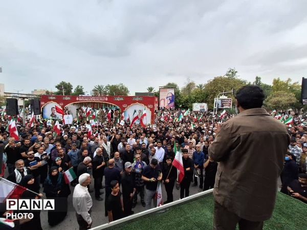 وداع حماسی دریادلان هرمزگان با فرمانده شهید علیرضا تنگسیری در بندرعباس