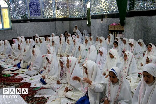 طنین بندگی در جشن تکلیف دانش‌آموزان دختر شهرستان قرچک