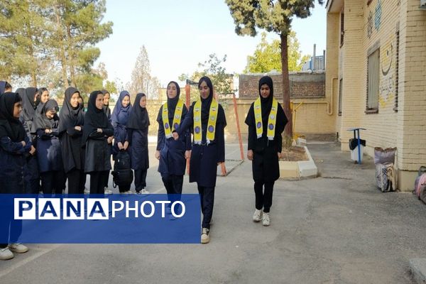 آغاز سال تحصیلی جدید و گرامیداشت هفته دفاع مقدس در دبیرستان شهید مجید دهنوی نیشابور