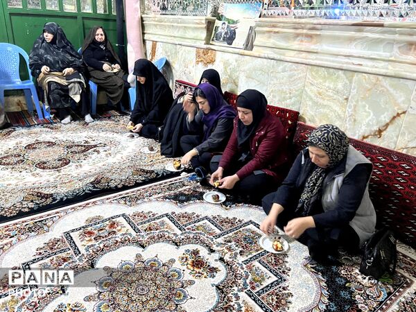 شبی پر از معنویت در امامزاده هادی ساوجبلاغ در شب‌های رمضان 