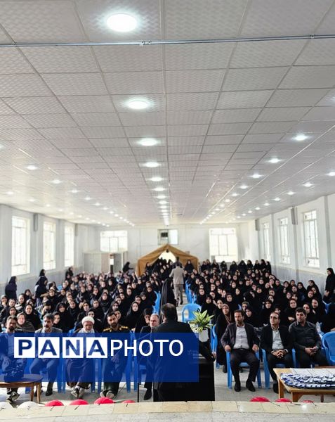 جشن مهر و مقاومت در دبیرستان حضرت زینب(س) ابرکوه برگزار شد