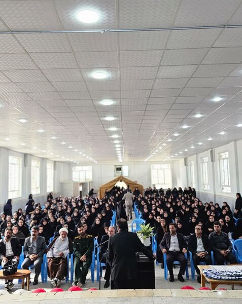 جشن مهر و مقاومت در دبیرستان حضرت زینب(س) ابرکوه برگزار شد