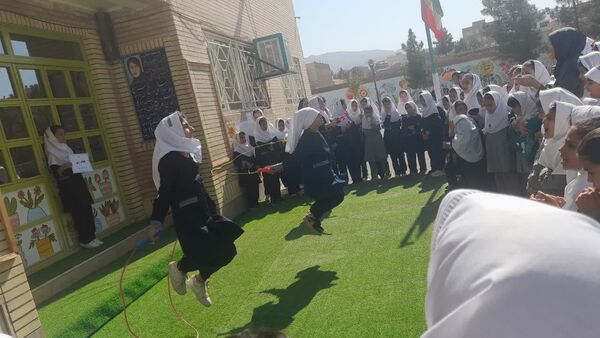 آغاز هفته تربیت‌بدنی نویدبخش روزی شاد برای دانش‌آموزان دبستان‌دخترانه‌ اشرف‌السادات‌حسینی شهر نیم‌ور