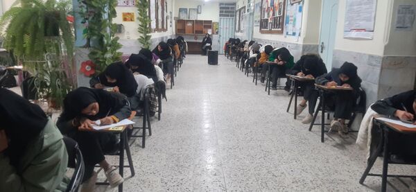 حوزه امتحانی در دبیرستان نمونه شهید محمدی پور خلیل آباد 