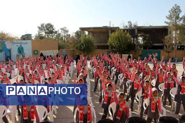 آیین نواختن زنگ استکبارستیزی در یوم‌الله 13 آبان