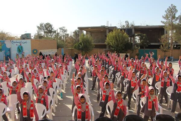 آیین نواختن زنگ استکبارستیزی در یوم‌الله 13 آبان