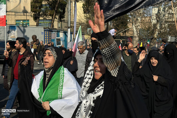 مراسم بیعت با سومین رهبر انقلاب در تهران - 1