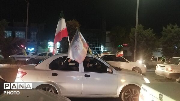 رژه ماشینی همچنان در بلوار فضل پایان ندارد 