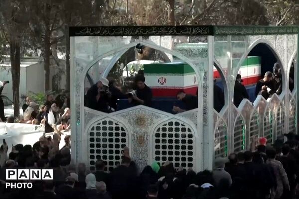 اشک‌ها و بغض‌های میلیونی در مسیر تشییع پیکر مطهر رهبر شهید