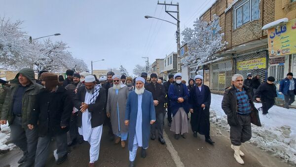 حضور پر شور فرهنگیان و دانش آموزان در کنار مردم ولایتمدار شهرستان صالح آباد در یوم الله ۲۲بهمن