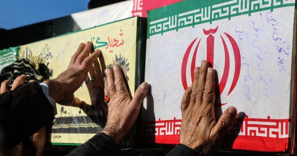مراسم تشییع پیکرهای ۷ شهید گمنام در کرمانشاه