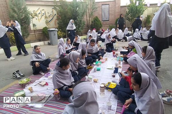 گرامیداشت روز جهانی تخم‌مرغ در مدرسه شهید حسین اسماعیلی عقدا