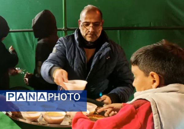 برپایی ایستگاه صلواتی شهرداری و شورای اسلامی شهر کاشمر