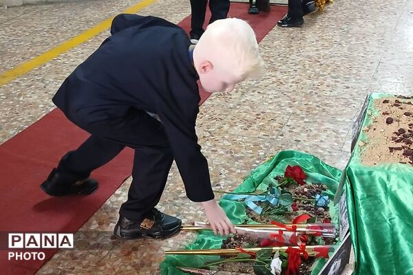 آغاز فصل دانایی؛ لبخند کلاس‌اولی‌ها در جشن شکوفه‌ها