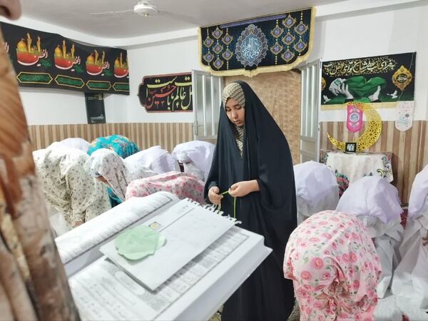 اعتکاف دانش‌آموزان دختر در مسجد سیدالشهدا شهرستان بجنورد 