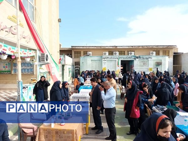 برپایی بازارچه کارآفرینی در مدارس بهبهان