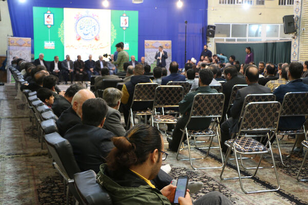 نشست صمیمی‌ دانش‌آموختگان دبیرستان امام رضا(ع) قم در هیات خادم الرضا(ع)