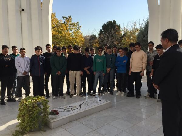بازدید دانش آموزان دبیرستان نمونه آیت‌الله خامنه‌ای از دانشکده پزشکی دانشگاه فردوسی مشهد