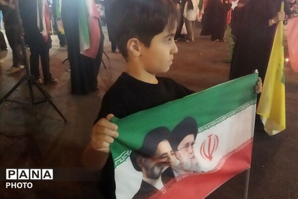 دست‌های کوچک نوآموزان در انتظار بدرقه‌ای بزرگ
