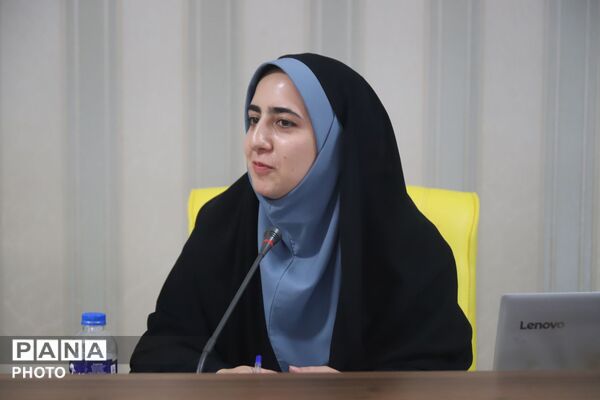 دیدار صمیمانه مدیر آموزش و پرورش ناحیه ۵ تبریز با نسل آگاه و فعال دانش‌آموزی