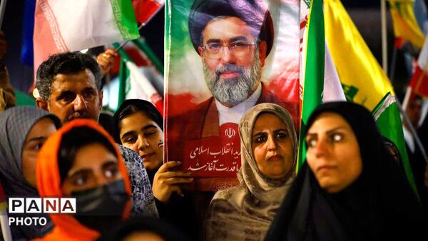 این علم تا قیامت بالاست
