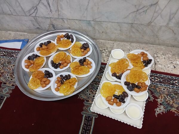 برپایی سفره افطار در دبیرستان امام علی(ع)ناحیه پنج 
