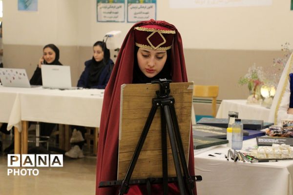 سیری در نمایشگاه دستاوردهای کانون‌های فرهنگی‌ تربیتی در آذربایجان شرقی