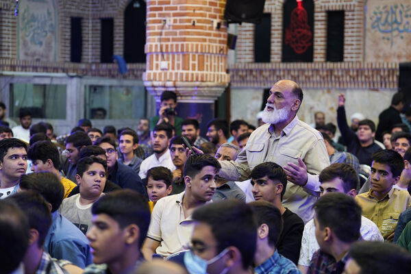 گردهمایی بزرگ ارکان هیات‌های دانش‌آموزی مدارس شهر تهران در حسینیه عشاق 