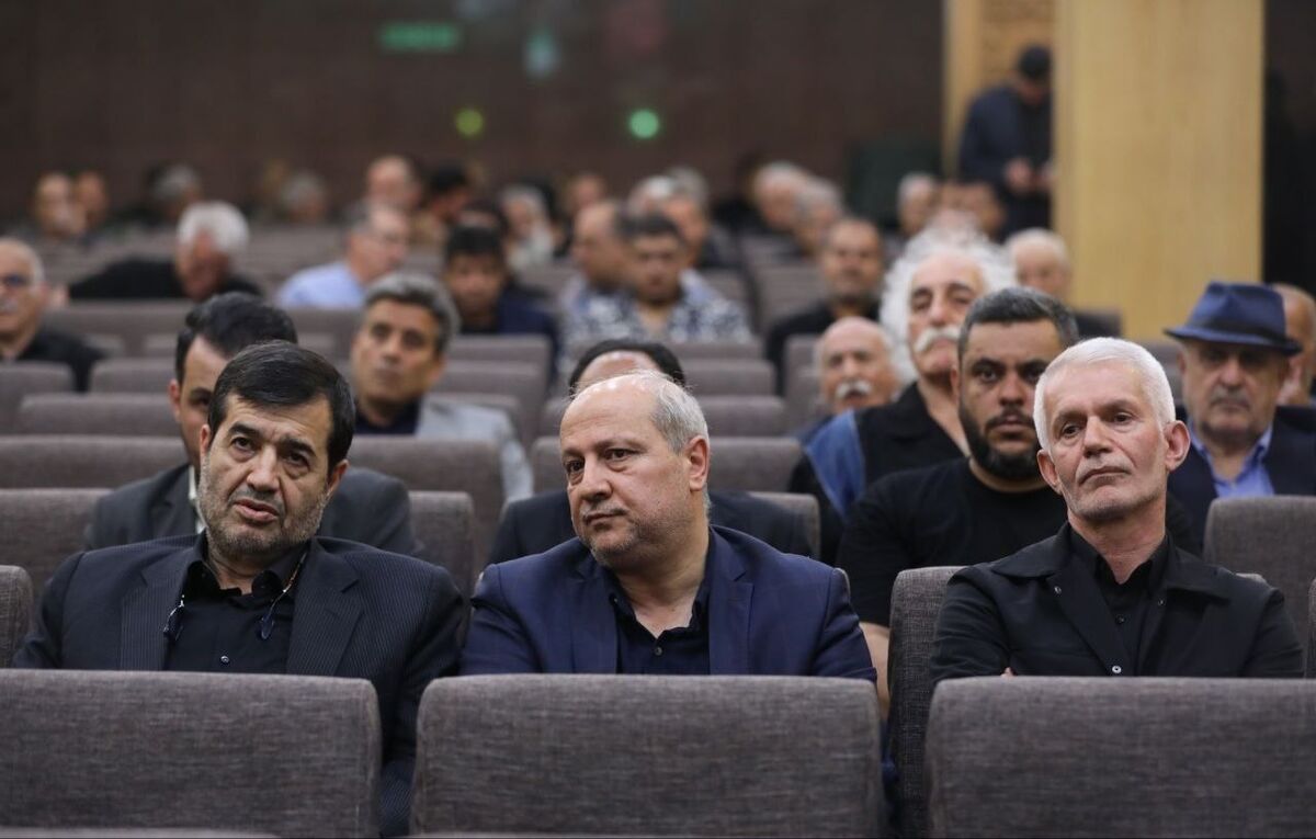 حضور وزیر ورزش و جوانان در مراسم ترحیم پدر شهیدان پورزند
