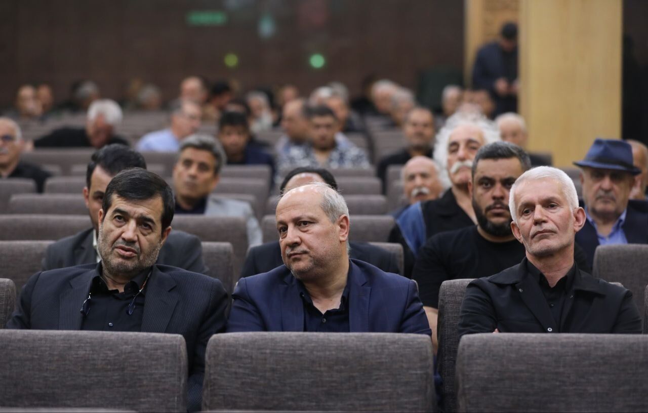 حضور وزیر ورزش و جوانان در مراسم ترحیم پدر شهیدان پورزند