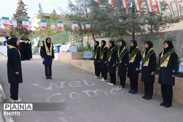 همایش «یاوران انقلاب» ناحیه ۶ مشهد در دبیرستان یاس ۲ 