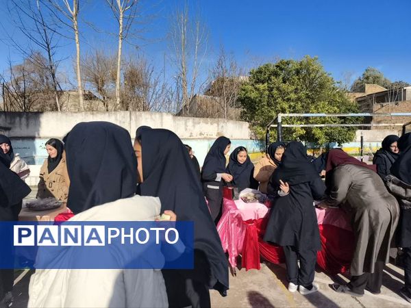 بازارچه کارآفرینی در دبیرستان شاهد ریحانه