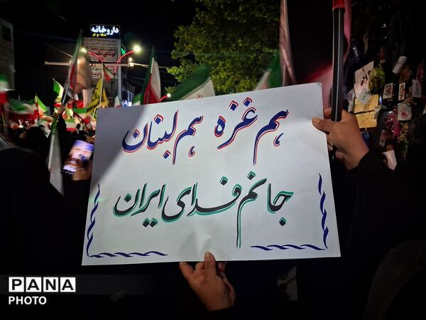 حضور پررنگ مردم در اجتماعات با تصاویر رهبری