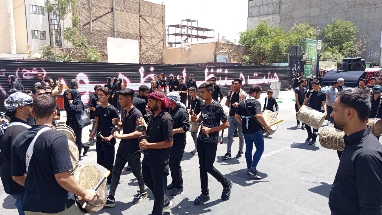 آیین طبل‌زنی در روز عاشورا