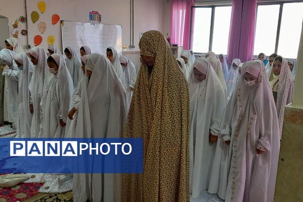 پیش‌اجلاسیه نماز در مدارس فیروزکوه با تجلیل از فعالان دینی