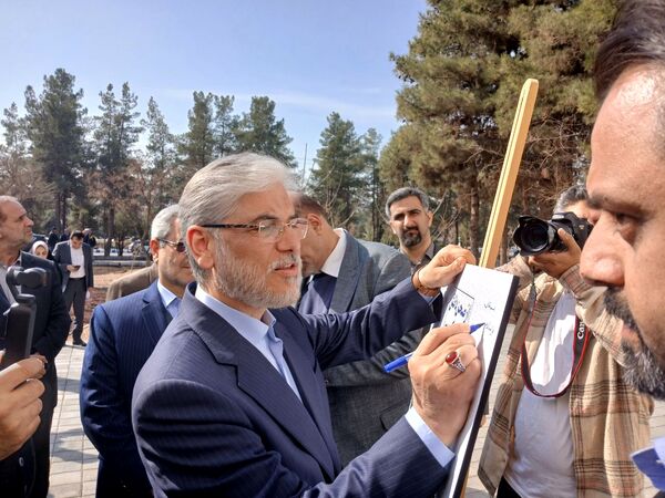 دومین روز گردهمایی از صحن دانش تا کرسی قانون‌گذاری 