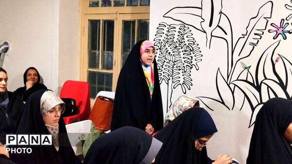 پاتوق فرهنگی دختران نوجوان مبارز