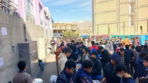 برپایی بازارچه کسب و کار در دبیرستان شهید معمارزاده ناحیه 2 کرج 